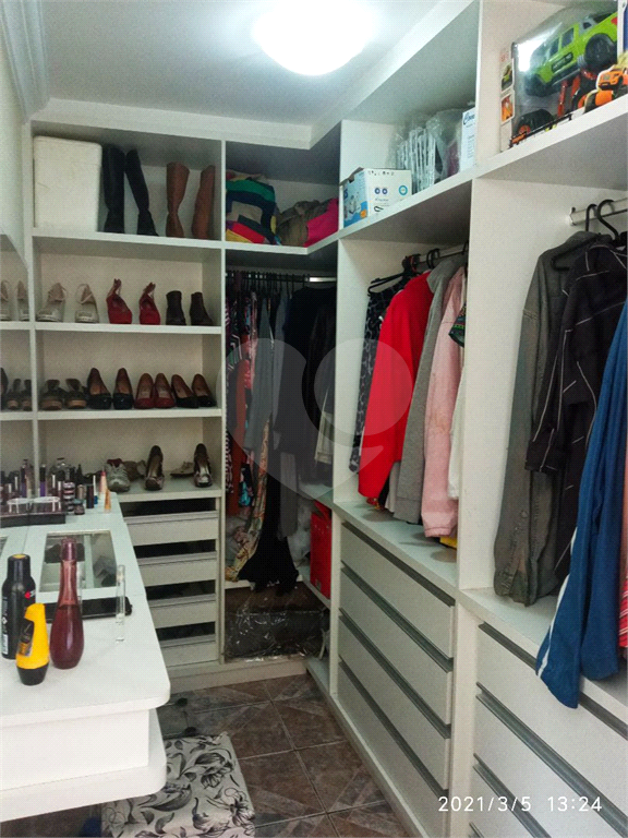 Sobrado todo reformado em Osasco, ótimo local no bairro Munhoz Júnior, 130m², 1 suíte, 2 vagas 