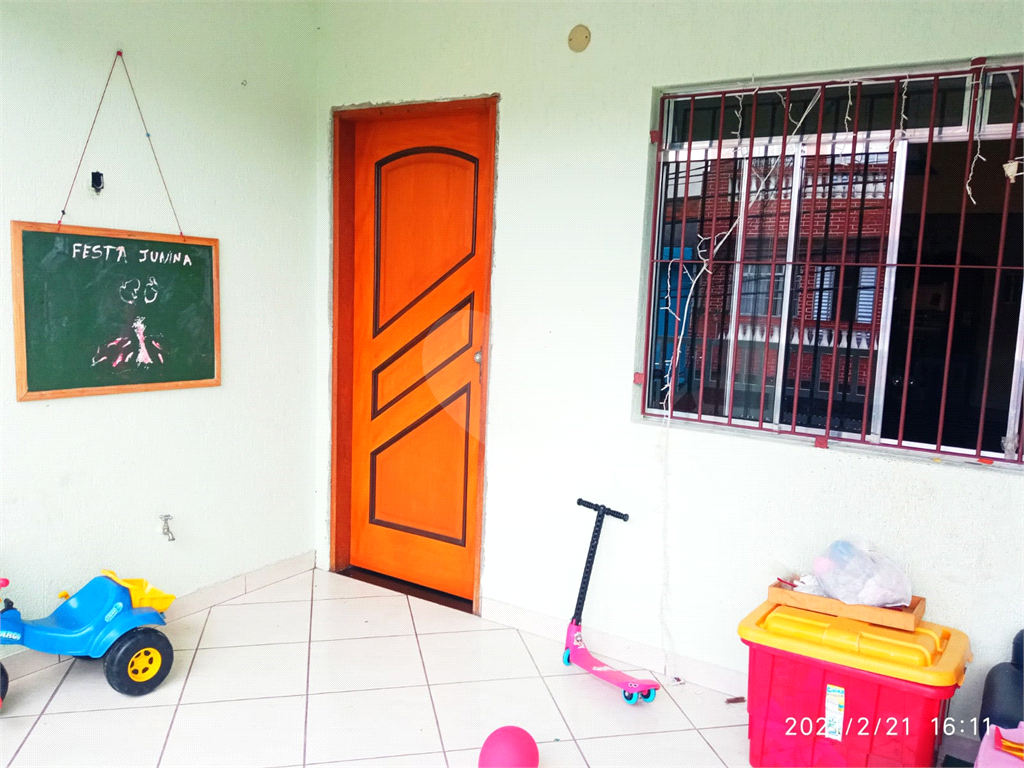 Sobrado todo reformado em Osasco, ótimo local no bairro Munhoz Júnior, 130m², 1 suíte, 2 vagas 