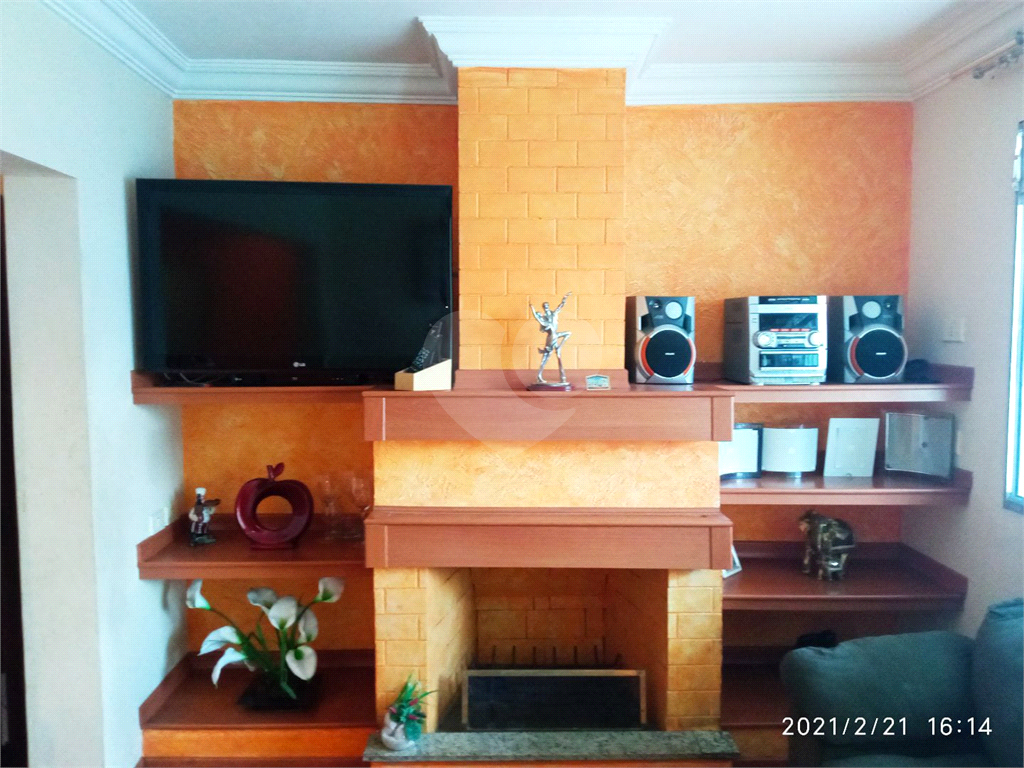 Sobrado todo reformado em Osasco, ótimo local no bairro Munhoz Júnior, 130m², 1 suíte, 2 vagas 