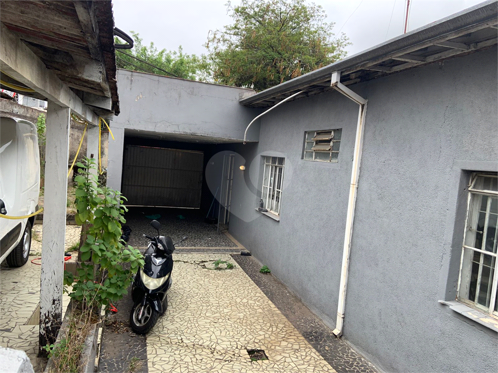 Casa de esquina a venda para moradia ou atividade comercial zoneamento ZCOR1
