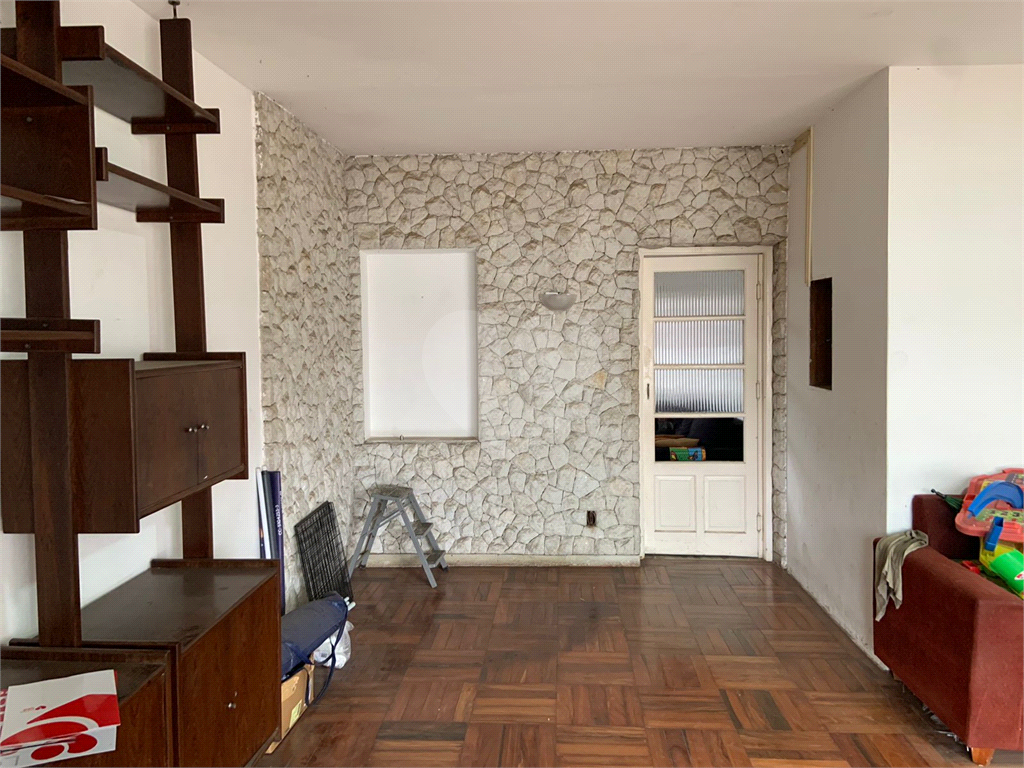 Casa de esquina a venda para moradia ou atividade comercial zoneamento ZCOR1