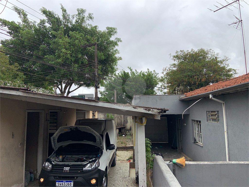 Casa de esquina a venda para moradia ou atividade comercial zoneamento ZCOR1