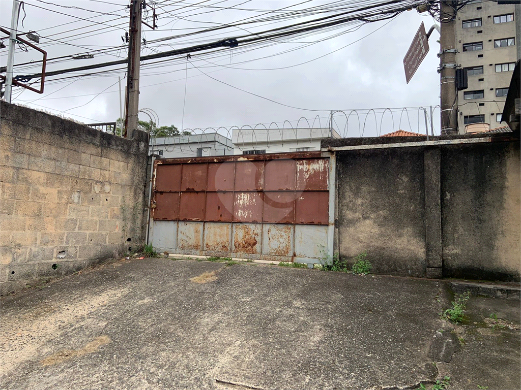 Casa de esquina a venda para moradia ou atividade comercial zoneamento ZCOR1