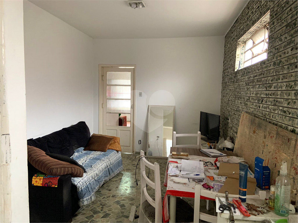 Casa de esquina a venda para moradia ou atividade comercial zoneamento ZCOR1