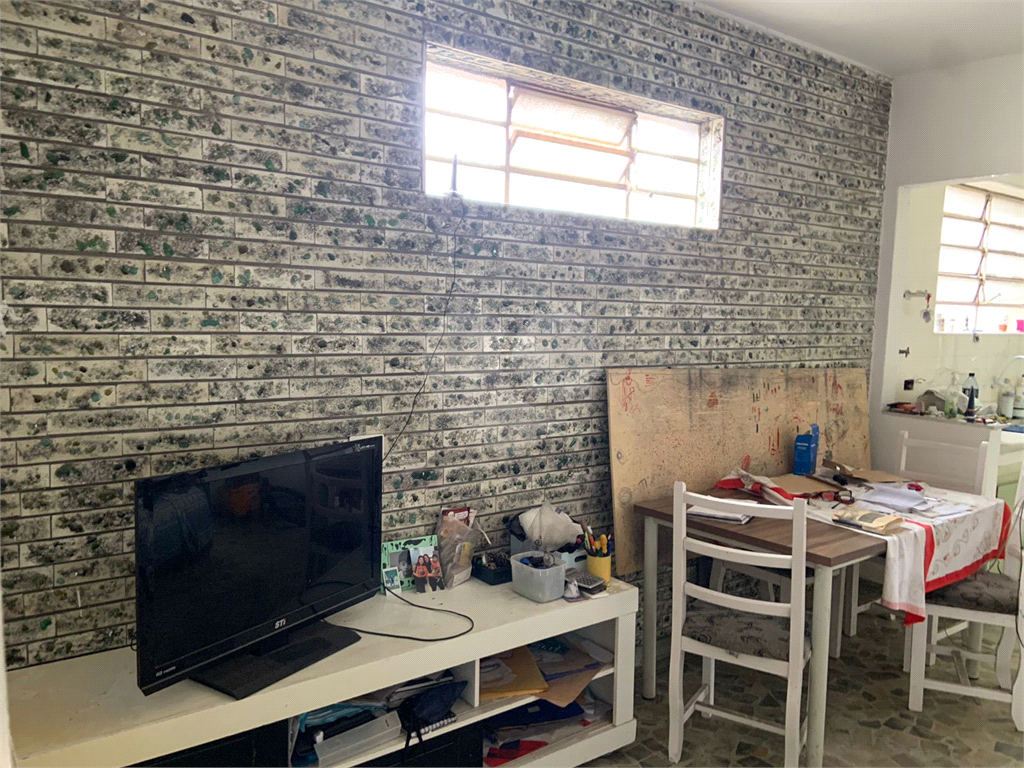 Casa de esquina a venda para moradia ou atividade comercial zoneamento ZCOR1