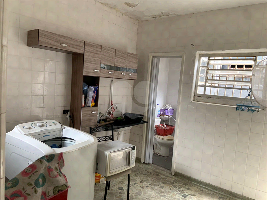 Casa de esquina a venda para moradia ou atividade comercial zoneamento ZCOR1