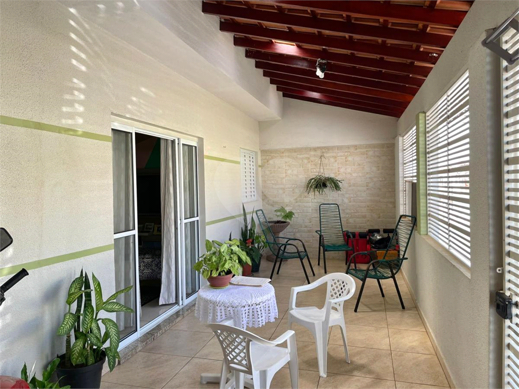 Casa à venda com 3 quartos, 200m² - Foto 3