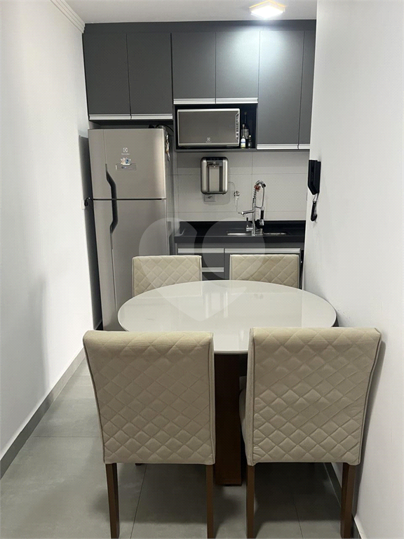 APARTAMENTO VENDE.SE EM CONDOMÍNIO - PORTEIRA FECHADA