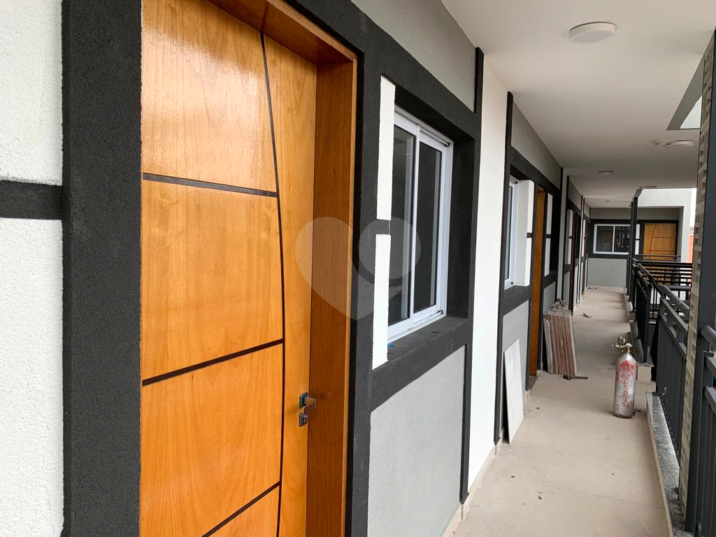 APARTAMENTO VENDE.SE EM CONDOMÍNIO - PORTEIRA FECHADA