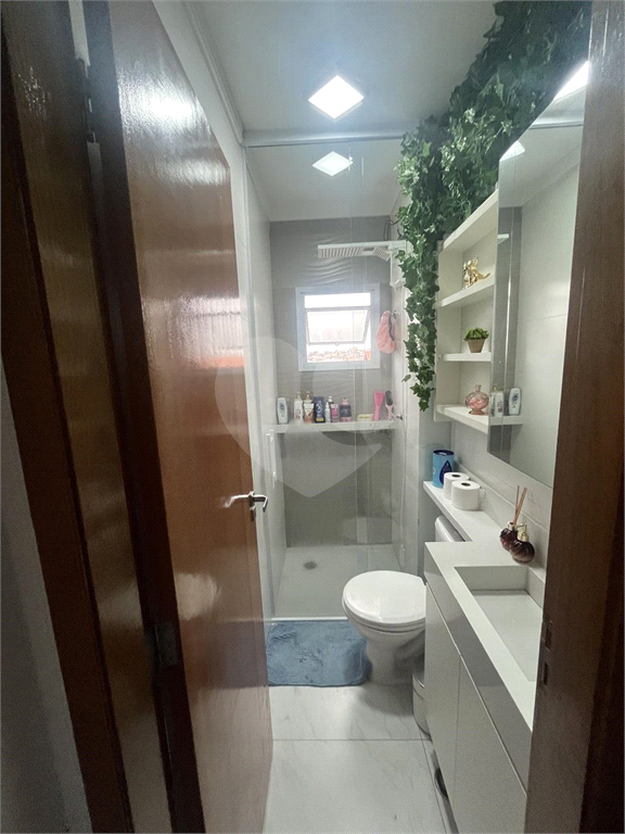 APARTAMENTO VENDE.SE EM CONDOMÍNIO - PORTEIRA FECHADA