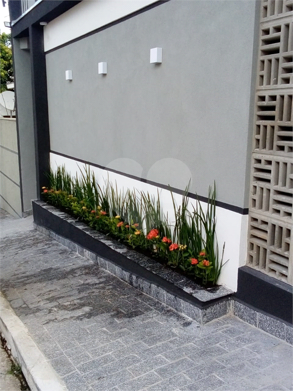 APARTAMENTO VENDE.SE EM CONDOMÍNIO - PORTEIRA FECHADA