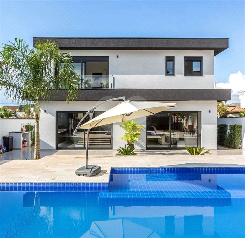 Casa Mobiliada em condomínio fechado com 5 suítes, piscina em Atibaia