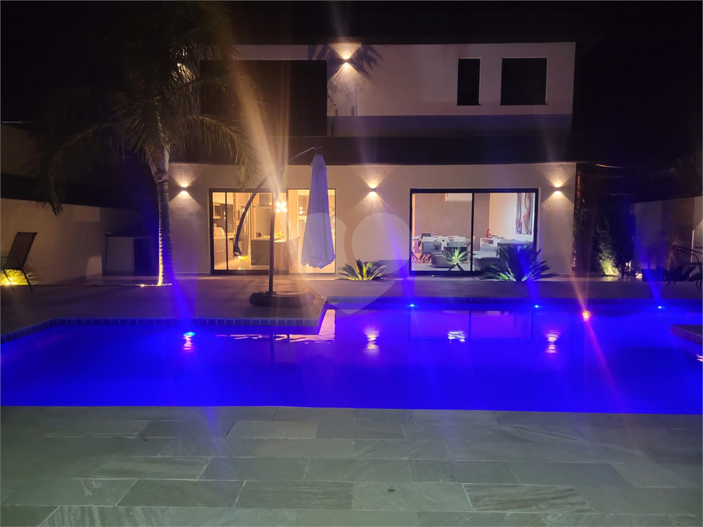 Casa Mobiliada em condomínio fechado com 5 suítes, piscina em Atibaia