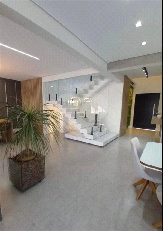Casa Mobiliada em condomínio fechado com 5 suítes, piscina em Atibaia