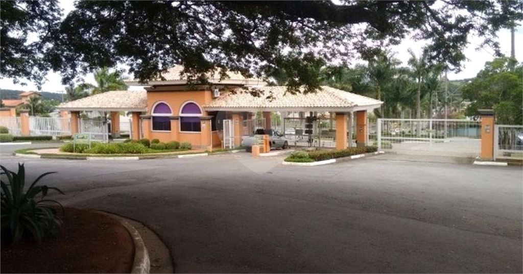 Casa Mobiliada em condomínio fechado com 5 suítes, piscina em Atibaia