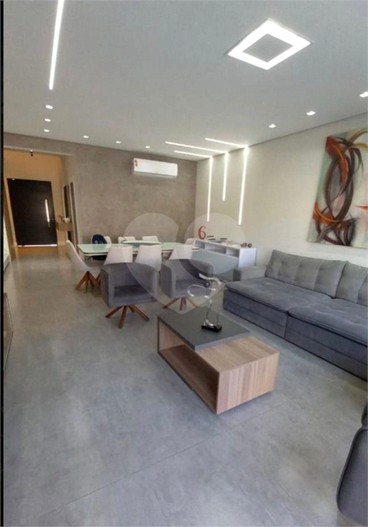 Casa Mobiliada em condomínio fechado com 5 suítes, piscina em Atibaia