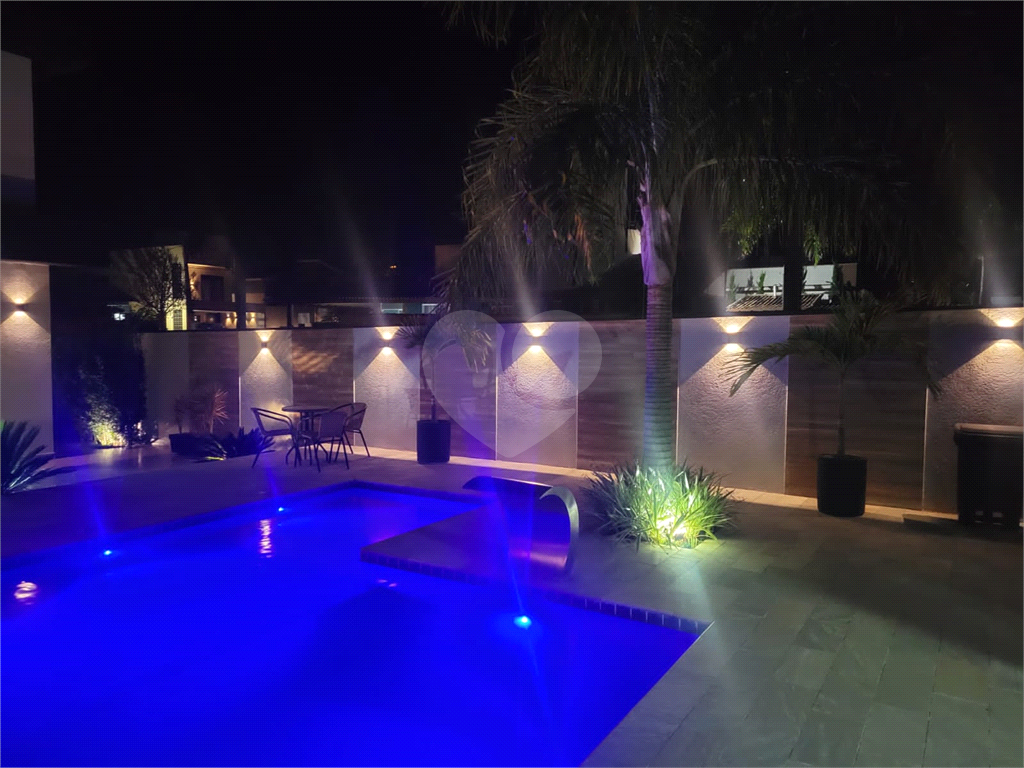 Casa Mobiliada em condomínio fechado com 5 suítes, piscina em Atibaia