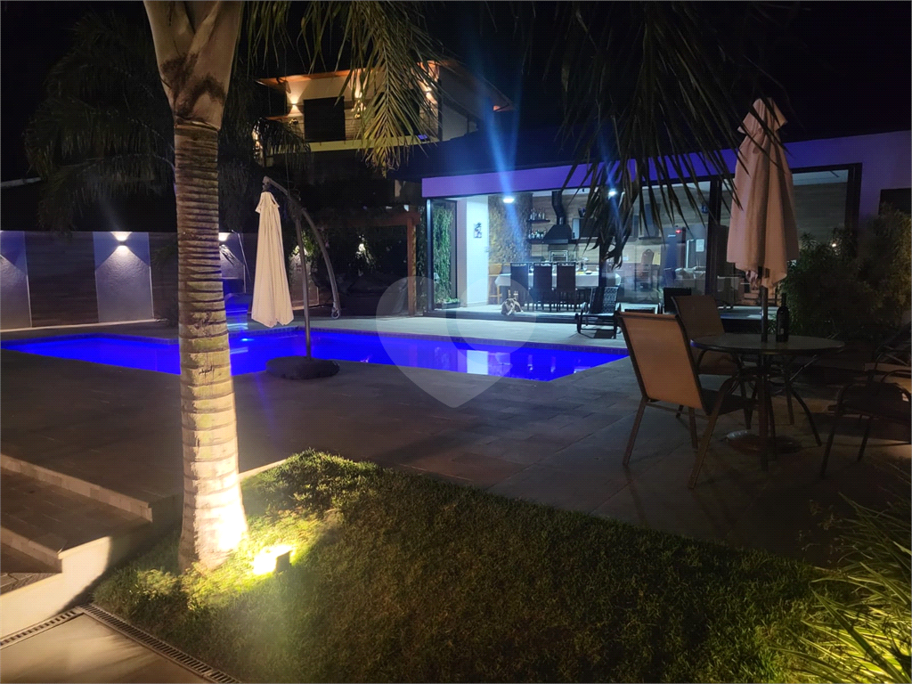 Casa Mobiliada em condomínio fechado com 5 suítes, piscina em Atibaia