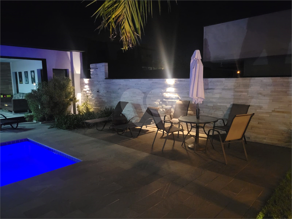 Casa Mobiliada em condomínio fechado com 5 suítes, piscina em Atibaia