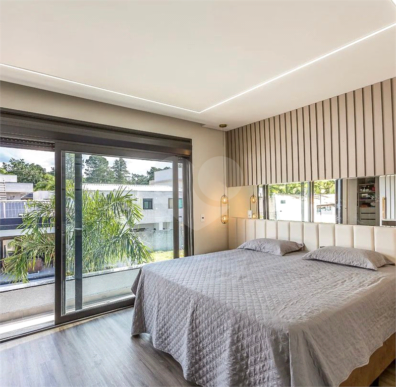 Casa Mobiliada em condomínio fechado com 5 suítes, piscina em Atibaia
