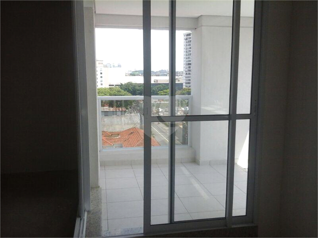 SALA COMERCIAL A UM PASSO DA FARIA LIMA EM PINHEIROS. 2 VAGAS DE GARAGEM. EDIFÍCIO NOVO.