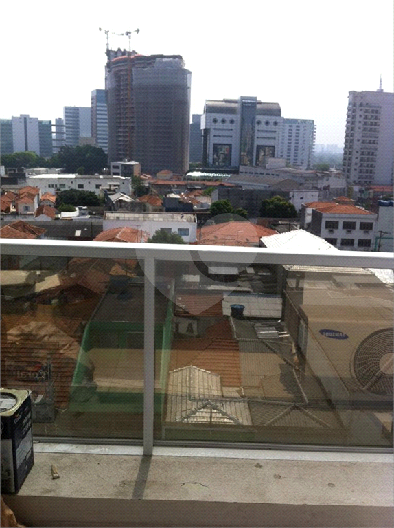 SALA COMERCIAL A UM PASSO DA FARIA LIMA EM PINHEIROS. 2 VAGAS DE GARAGEM. EDIFÍCIO NOVO.