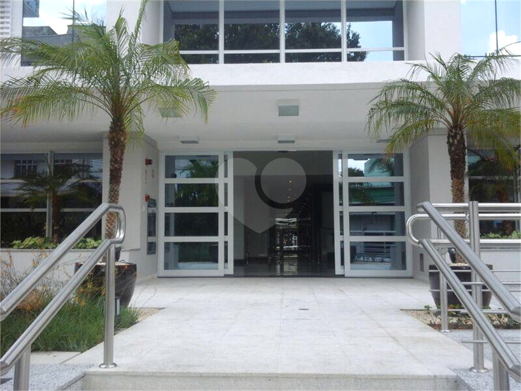 SALA COMERCIAL A UM PASSO DA FARIA LIMA EM PINHEIROS. 2 VAGAS DE GARAGEM. EDIFÍCIO NOVO.