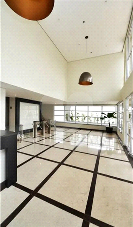 SALA COMERCIAL A UM PASSO DA FARIA LIMA EM PINHEIROS. 2 VAGAS DE GARAGEM. EDIFÍCIO NOVO.