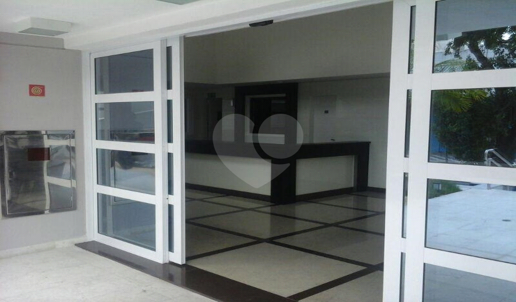 SALA COMERCIAL A UM PASSO DA FARIA LIMA EM PINHEIROS. 2 VAGAS DE GARAGEM. EDIFÍCIO NOVO.