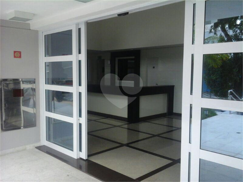 SALA COMERCIAL A UM PASSO DA FARIA LIMA EM PINHEIROS. 2 VAGAS DE GARAGEM. EDIFÍCIO NOVO.