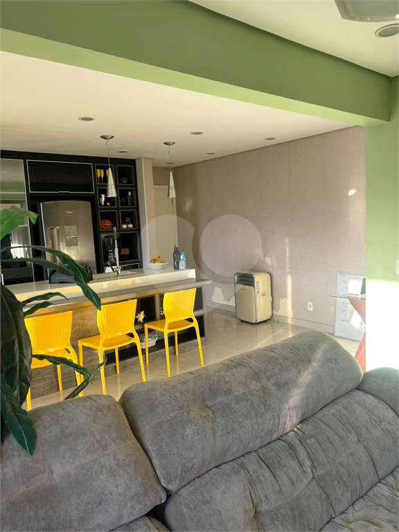 Excelente apartamento com varanda, 3 dormitórios 1 suíte e 1 vaga. 