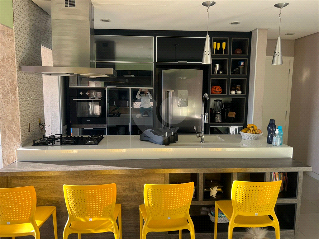 Excelente apartamento com varanda, 3 dormitórios 1 suíte e 1 vaga. 