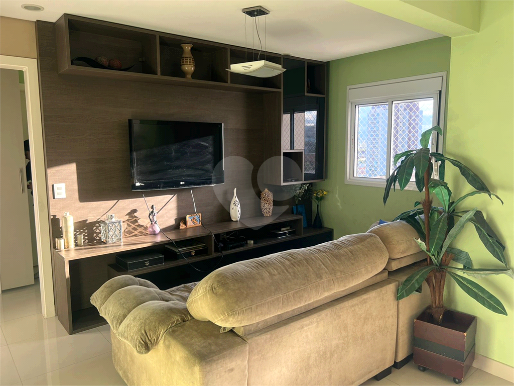 Excelente apartamento com varanda, 3 dormitórios 1 suíte e 1 vaga. 