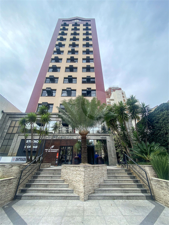 SALA COMERCIAL PARA VENDA COM  33 M DE ÁREA E  UMA VAGA NA VILA NOVA CONCEIÇÃO!