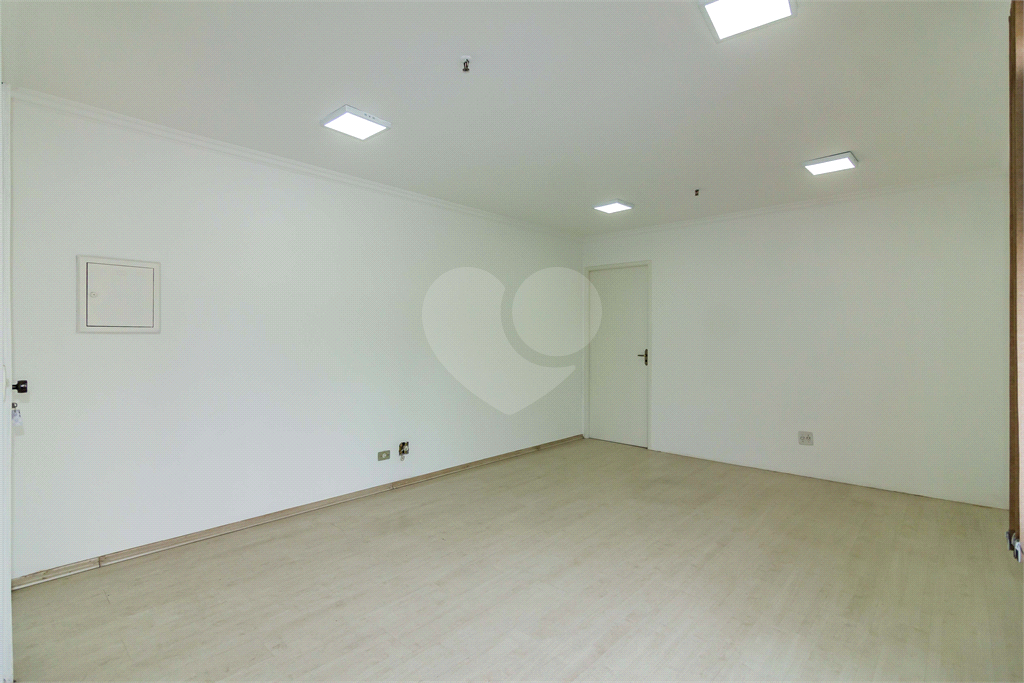 SALA COMERCIAL PARA VENDA COM  33 M DE ÁREA E  UMA VAGA NA VILA NOVA CONCEIÇÃO!