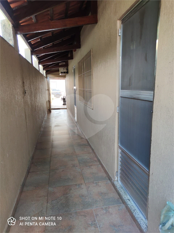 Casa Terrea na Praia de  Solemar com 02 dormitórios 02 vagas de garagem e Churrasqueira 