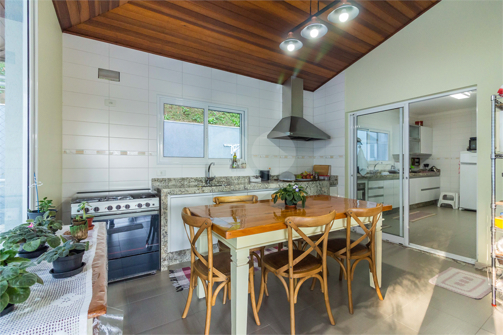 Casa Alpes da Cantareira | 3 Suítes | 8 Vagas | 360m² | Lazer e Espaço Gourmet