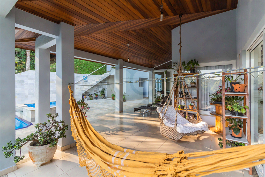 Casa Alpes da Cantareira | 3 Suítes | 8 Vagas | 360m² | Lazer e Espaço Gourmet