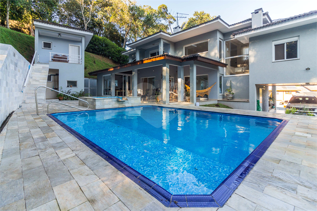 Casa Alpes da Cantareira | 3 Suítes | 8 Vagas | 360m² | Lazer e Espaço Gourmet