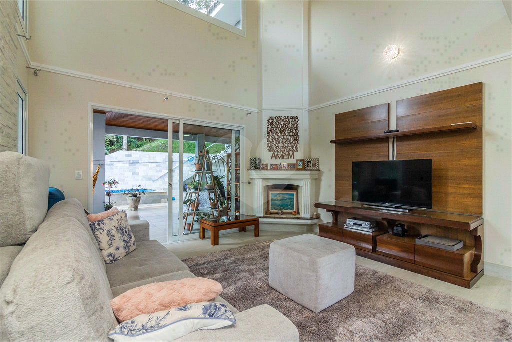 Casa Alpes da Cantareira | 3 Suítes | 8 Vagas | 360m² | Lazer e Espaço Gourmet