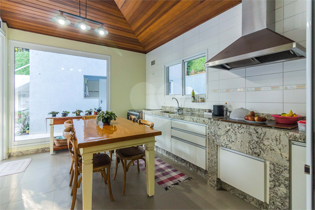 Casa Alpes da Cantareira | 3 Suítes | 8 Vagas | 360m² | Lazer e Espaço Gourmet