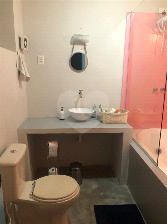 EXCELENTE apartamento c/  120m² , 03 quartos 02 suítes e quintal em Pinheiros!