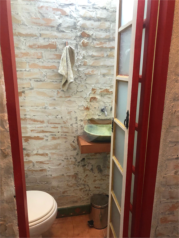 EXCELENTE apartamento c/  120m² , 03 quartos 02 suítes e quintal em Pinheiros!