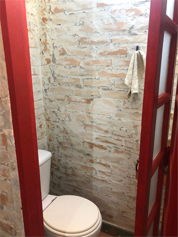 EXCELENTE apartamento c/  120m² , 03 quartos 02 suítes e quintal em Pinheiros!