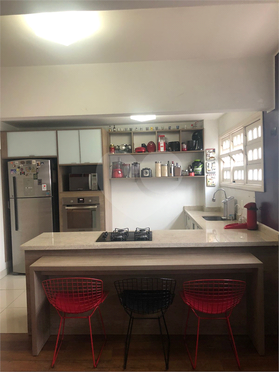 EXCELENTE apartamento c/  120m² , 03 quartos 02 suítes e quintal em Pinheiros!