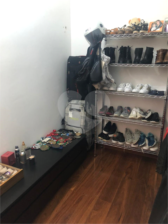 EXCELENTE apartamento c/  120m² , 03 quartos 02 suítes e quintal em Pinheiros!