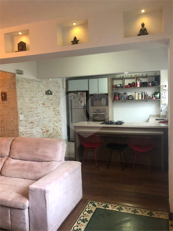 EXCELENTE apartamento c/  120m² , 03 quartos 02 suítes e quintal em Pinheiros!