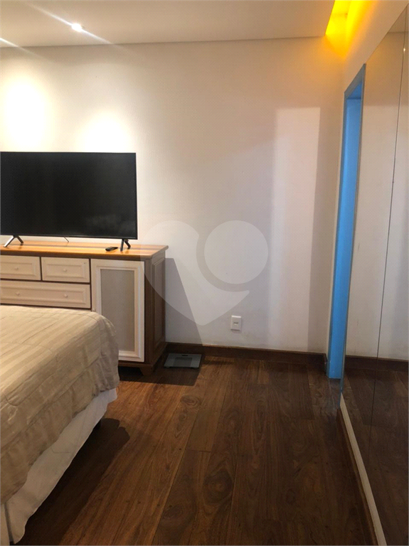 EXCELENTE apartamento c/  120m² , 03 quartos 02 suítes e quintal em Pinheiros!
