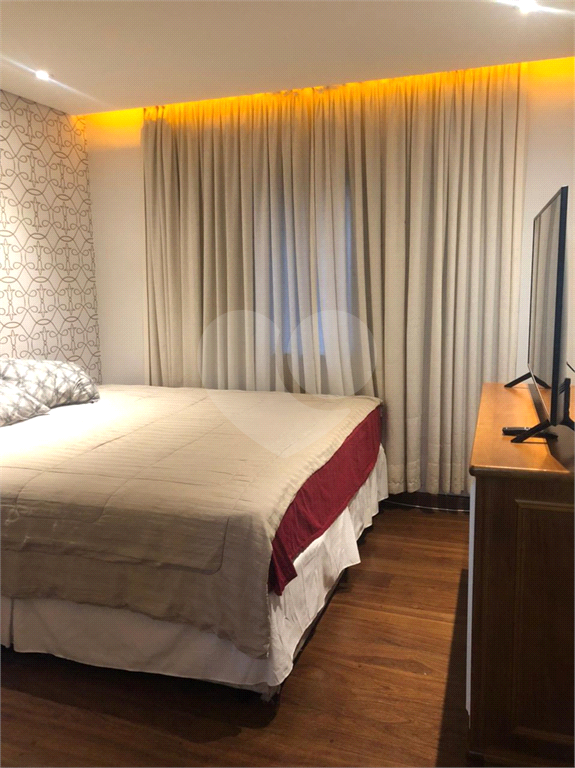 EXCELENTE apartamento c/  120m² , 03 quartos 02 suítes e quintal em Pinheiros!