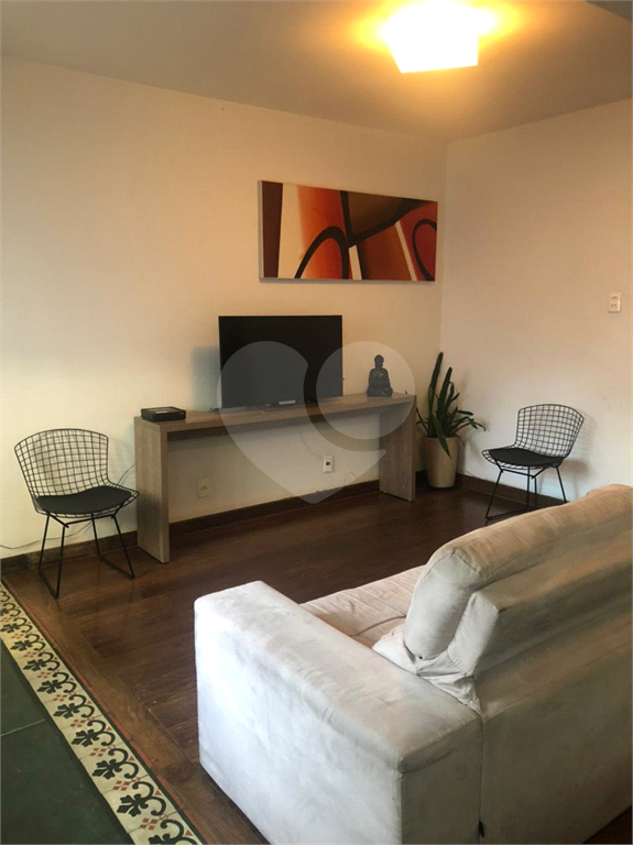 EXCELENTE apartamento c/  120m² , 03 quartos 02 suítes e quintal em Pinheiros!
